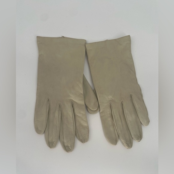 Vintage Grandoe Silk Lined Cream Leather Gloves - Picture 4 of 7